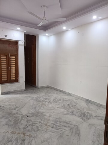Room in 3 BHK Builder Floor at Ashoka Enclave Faridabad, Sector 34 – for Rent