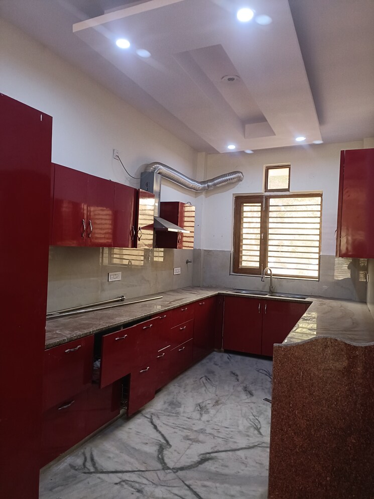 Kitchen, ashoka-enclave-faridabad 3 Bedroom 270 Sq.Yd. Builder Floor In Sector 34 Faridabad 9188465