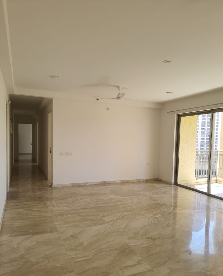 3 BHK + Servant Room Apartment For Rent in Hiranandani Fortune City