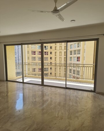 Room in 3 BHK Apartment at Hiranandani Fortune City, New Panvel – for Rent