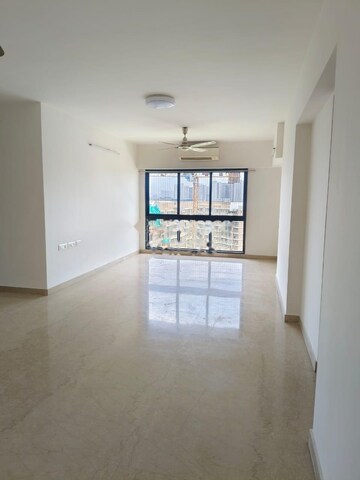 Room in 2 BHK Apartment at Lodha The Park, Worli – for Rent
