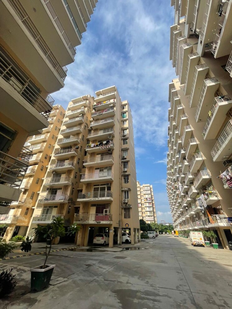 Exterior View, signature-global-park 2 Bedroom 854 Sq.Ft. Apartment In Sohna Sector 36 Gurgaon 9188532