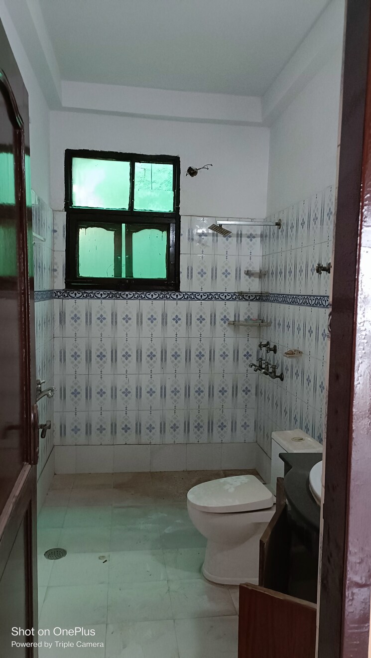 Bathroom, ashoka enclave 3 Bedroom 1550 Sq.Ft. Builder Floor In Ashoka Enclave Faridabad 9188530