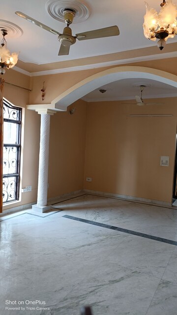 Room in 3 BHK Builder Floor at Ashoka Enclave – for Rent