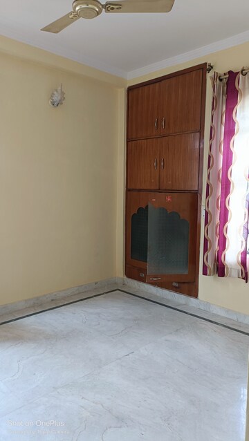 Room in 3 BHK Builder Floor at Ashoka Enclave – for Rent