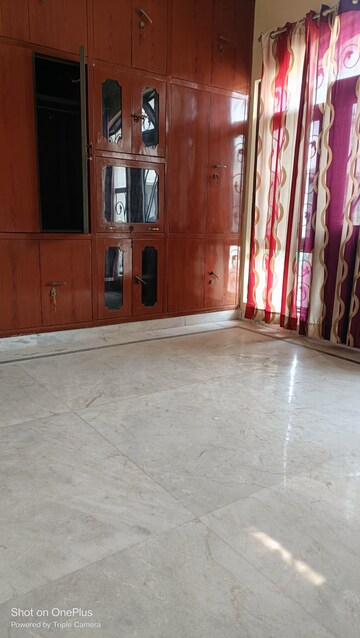 Room in 3 BHK Builder Floor at Ashoka Enclave – for Rent