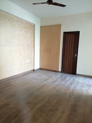 Room in 3 BHK Apartment at Hawelia Valencia Homes, Sector 1 Greater Noida – for Sale