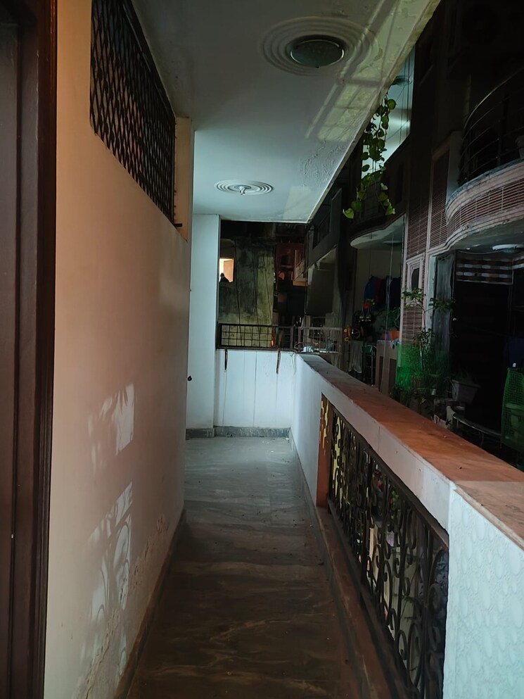 Balcony, govindpuri 3 Bedroom 950 Sq.Ft. Builder Floor In Govindpuri Delhi 9188547