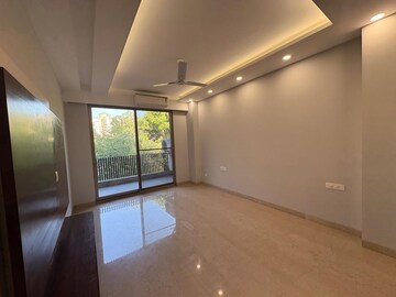 Room in 4 BHK Builder Floor at Sushant Lok I – for Rent