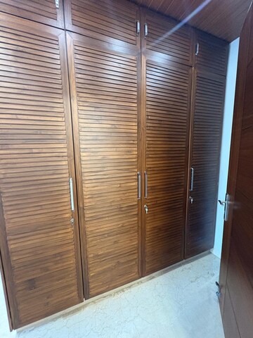 Room in 4 BHK Builder Floor at Sushant Lok I – for Rent