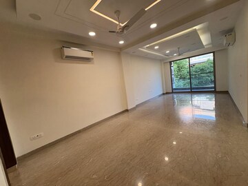 Room in 4 BHK Builder Floor at Sushant Lok I – for Rent