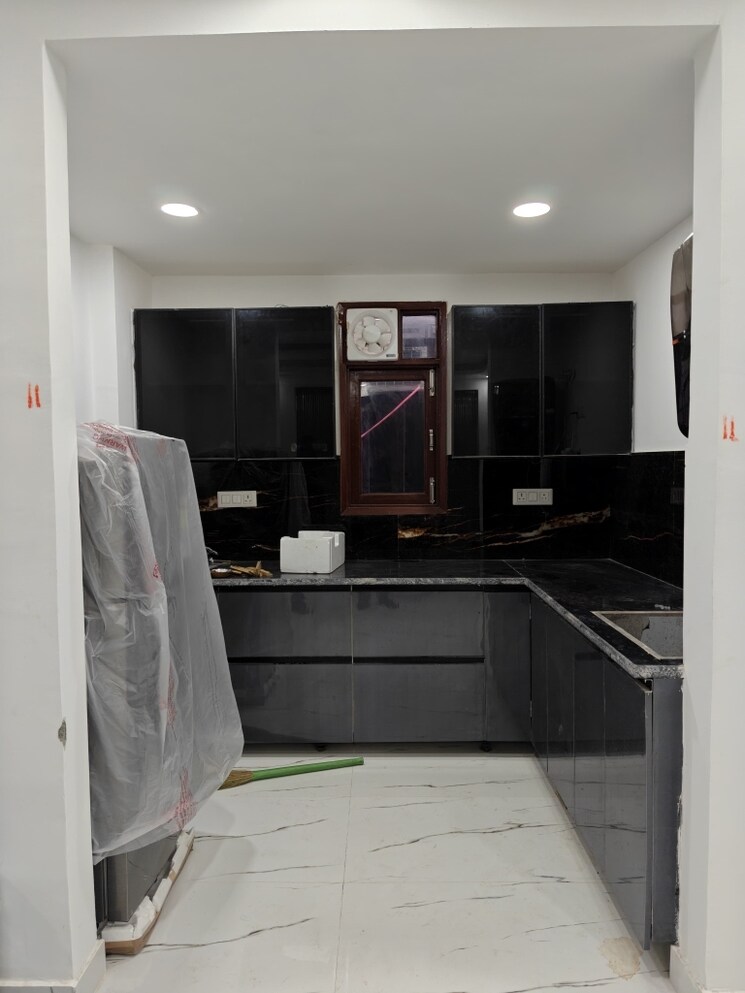Kitchen, freedom fighters enclave 1 Bedroom 450 Sq.Ft. Apartment In Freedom Fighters Enclave Delhi 9188597