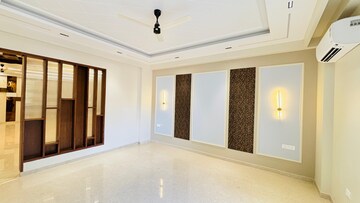 Room in 4 BHK Builder Floor at Palam Vihar – for Sale