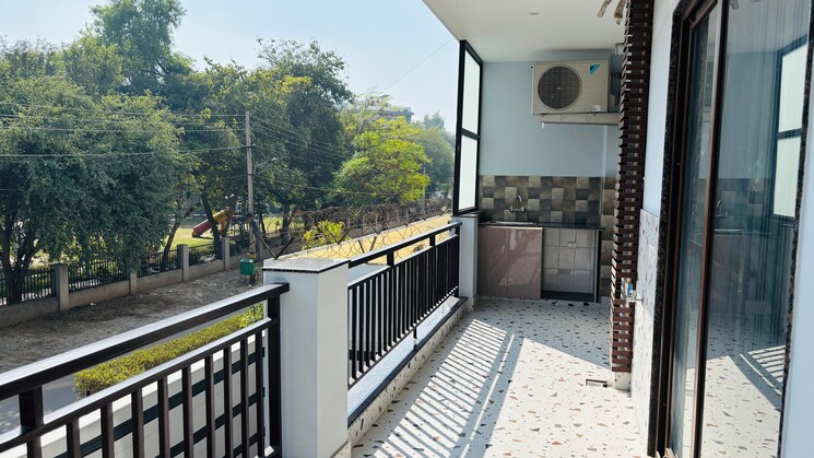 Balcony, palam vihar 4 Bedroom 520 Sq.Yd. Builder Floor In Palam Vihar Gurgaon 9188638