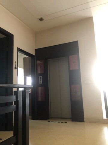 Building Lobby in 4 BHK Apartment at DLF Richmond Park, Sector 43 – for Sale