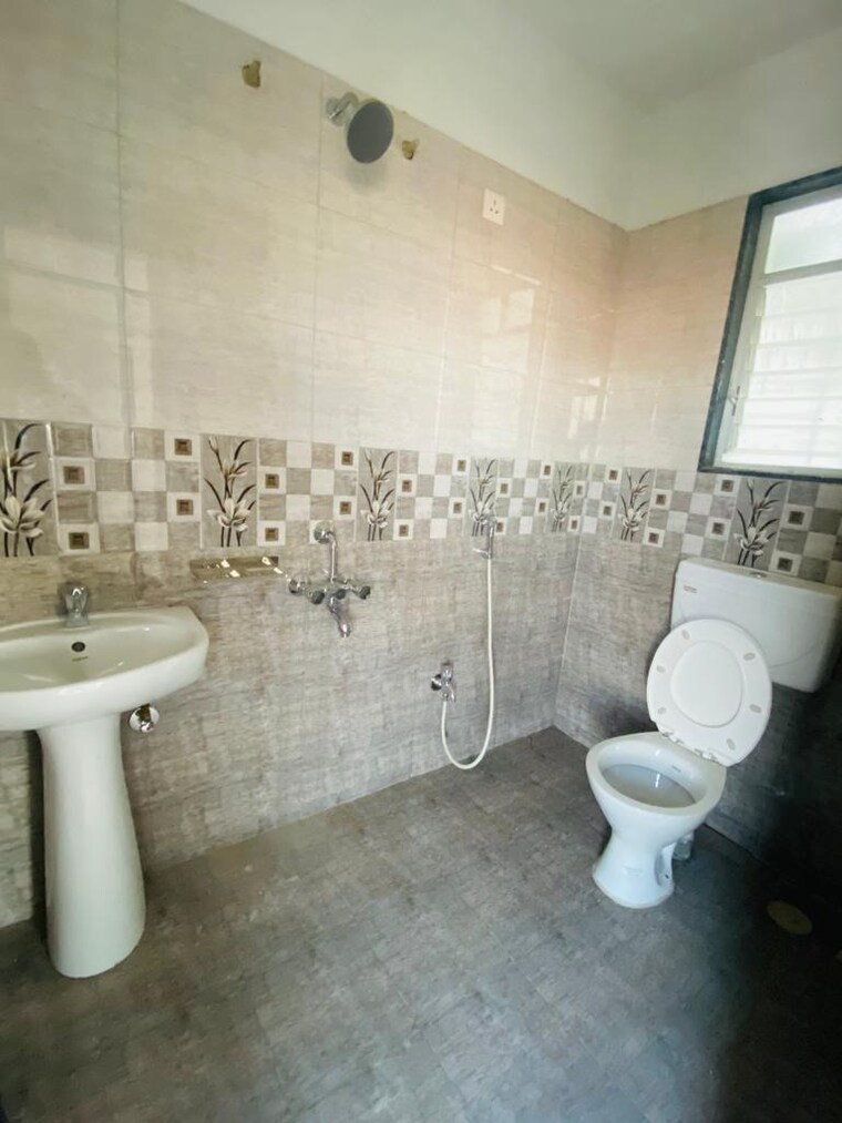 Bathroom, raj-heramba-venkatesh-imperia 2 Bedroom 1070 Sq.Ft. Apartment In Tathawade Pune 9188643