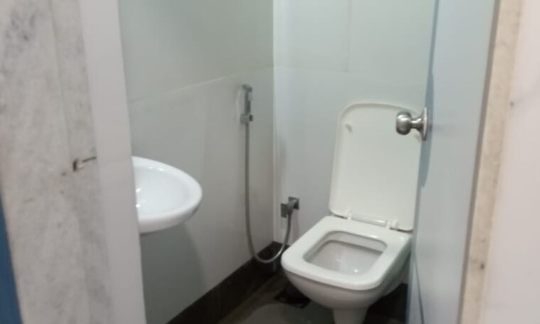 Bathroom, polaris-commercial Commercial Office Space 1560 Sq.Ft. In Andheri East Mumbai 9188637