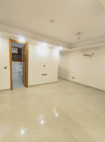 Room in 2 BHK Builder Floor at Saket – for Rent