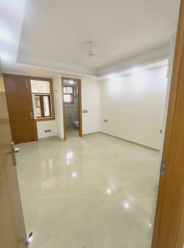 Room in 2 BHK Builder Floor at Saket – for Rent