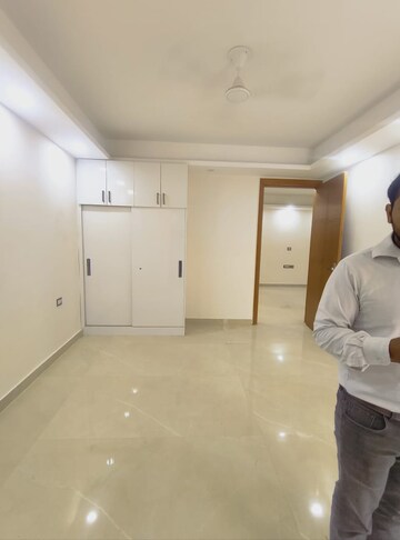 Room in 2 BHK Builder Floor at Saket – for Rent