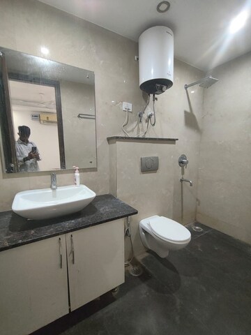 Team Area in 3 BHK Builder Floor at Saket – for Rent
