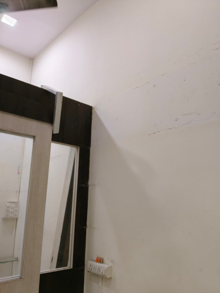 undefined, express-zone Commercial Showroom 2400 Sq.Ft. In Malad East Mumbai 9188691