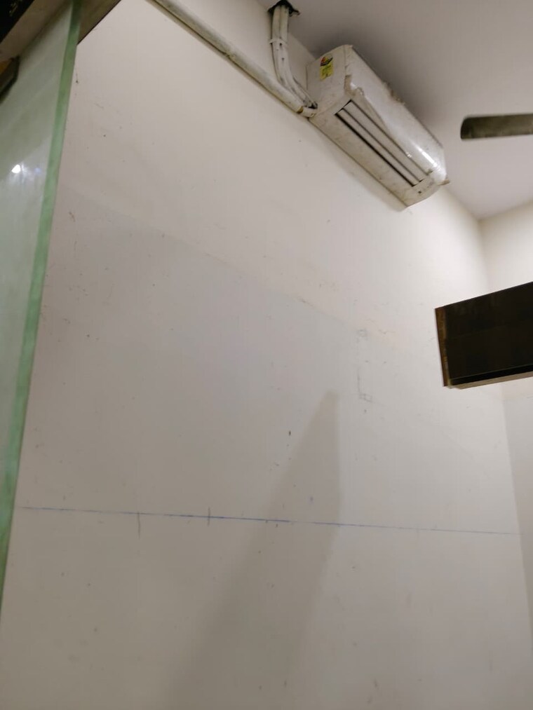 Room, express-zone Commercial Showroom 2400 Sq.Ft. In Malad East Mumbai 9188691