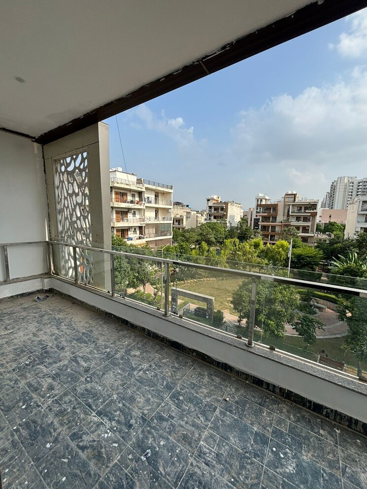 Balcony, parklands 4 Bedroom 300 Sq.Yd. Builder Floor In Sector 85 Faridabad 9188694