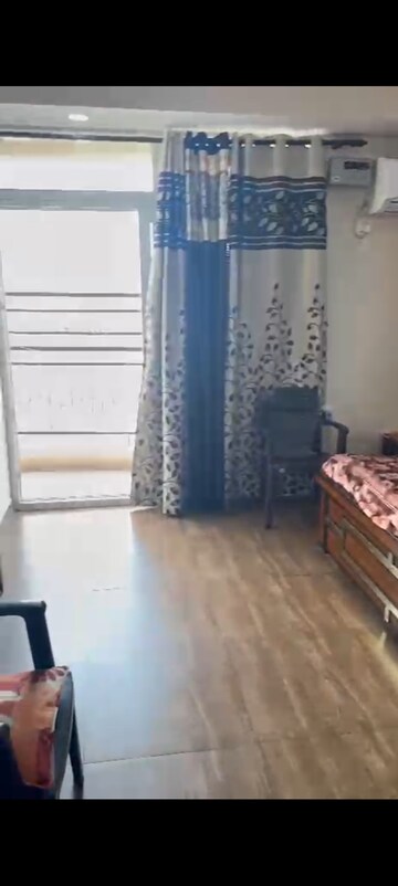 Room in 3 BHK Apartment at Vasundhara Sector 18 – for Sale