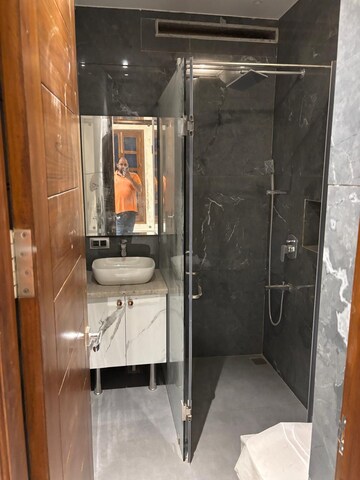 3 BHK Builder Floor – Nearby View at Sector 4 - for Rent