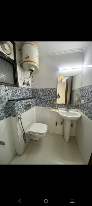 Team Area in 2 BHK Builder Floor at Saket – for Rent