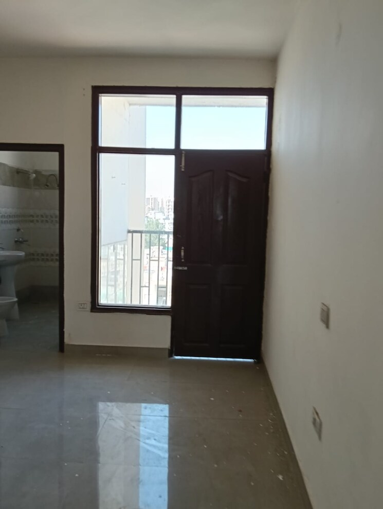 Room, pir machalla 3 Bedroom 2200 Sq.Ft. Apartment In Pir Machalla Zirakpur 9188868