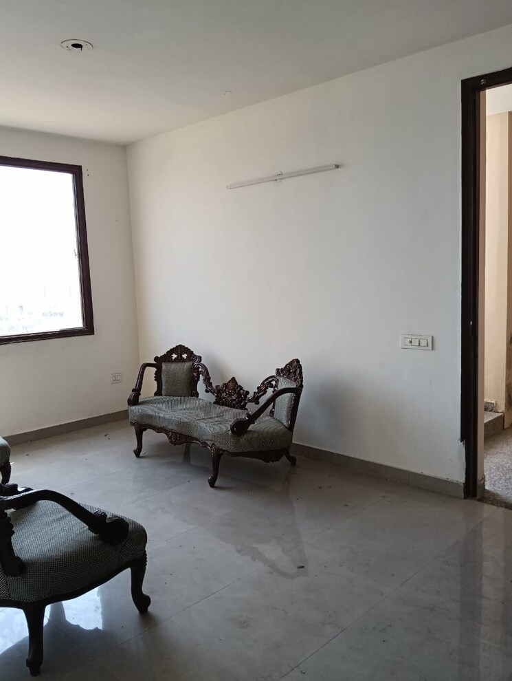 Living Room, pir machalla 3 Bedroom 2200 Sq.Ft. Apartment In Pir Machalla Zirakpur 9188868
