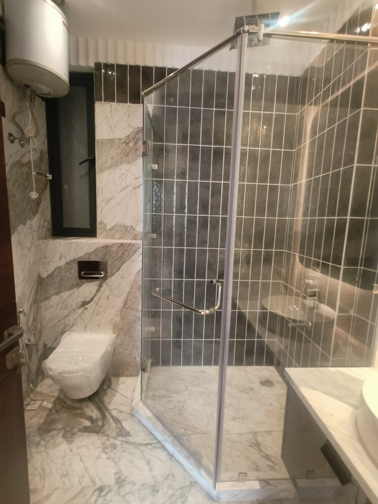 Bathroom, greater kailash i 3 Bedroom 1800 Sq.Ft. Builder Floor In Greater Kailash I Delhi 9188905