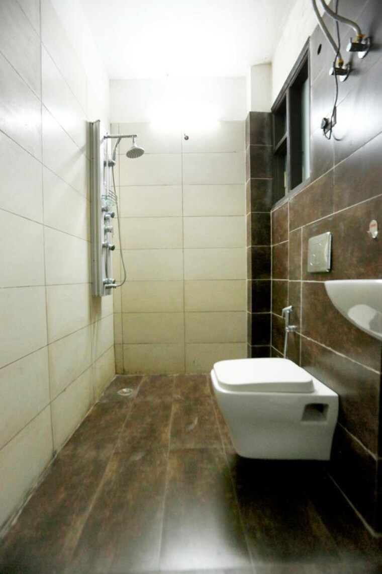 Bathroom, patel nagar 1 Bedroom 370 Sq.Ft. Builder Floor In Patel Nagar Delhi 9188914