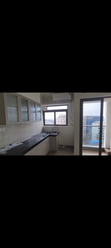 Room in 1 BHK Apartment at Mahindra Vicino, Andheri East – for Rent