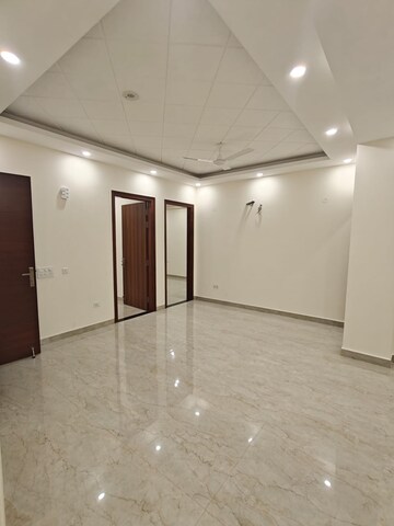 Room in 3 BHK Builder Floor at Patel Nagar – for Rent
