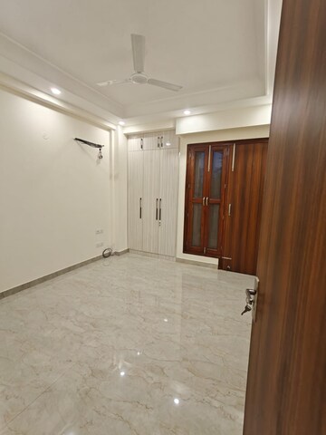 Room in 3 BHK Builder Floor at Patel Nagar – for Rent