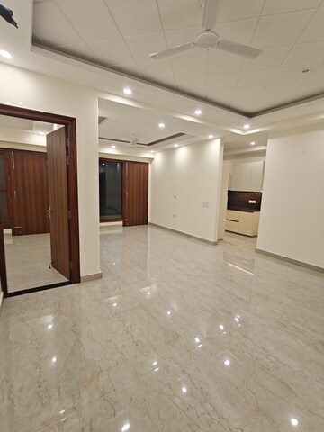 Room in 3 BHK Builder Floor at Patel Nagar – for Rent