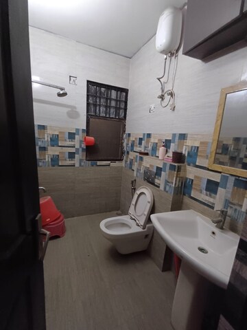 Team Area in 3 BHK Apartment at Amrapali Platinum, Sector 119 – for Sale