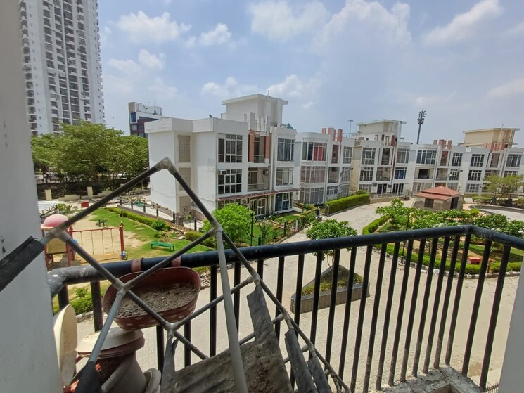 Balcony, amrapali-platinum 3 Bedroom 1495 Sq.Ft. Apartment In Sector 119 Noida 9188974