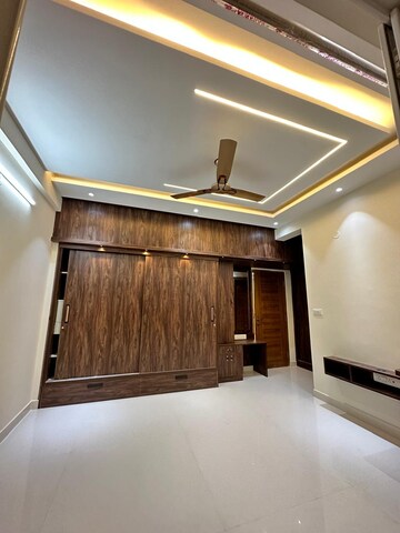 Room in 3 BHK Apartment at Zs V1 Gardenz, Benson Town – for Rent