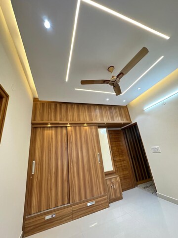 Room in 3 BHK Apartment at Zs V1 Gardenz, Benson Town – for Rent