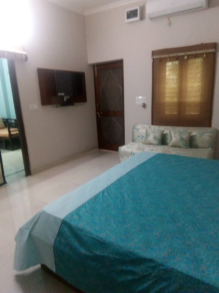 Bedroom, swaran jayanti puram 6 Bedroom 90 Sq.Mt. Independent House In Swaran Jayanti Puram Ghaziabad 9188957