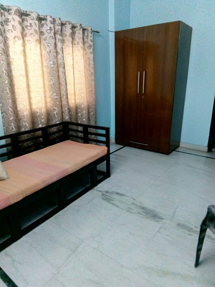 Bedroom, swaran jayanti puram 6 Bedroom 90 Sq.Mt. Independent House In Swaran Jayanti Puram Ghaziabad 9188957
