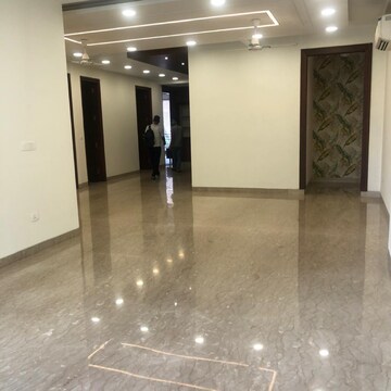 Room in 4 BHK Builder Floor at Sushant Lok I – for Rent
