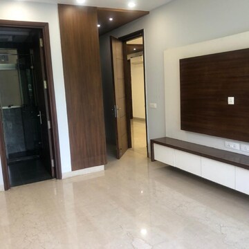 Room in 4 BHK Builder Floor at Sushant Lok I – for Rent