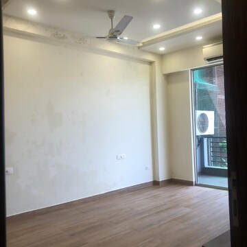 Room in 4 BHK Builder Floor at Sushant Lok I – for Rent
