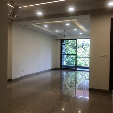 Room in 4 BHK Builder Floor at Sushant Lok I – for Rent