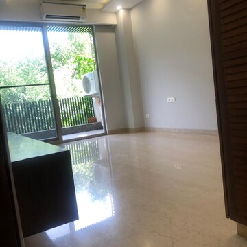 Room in 4 BHK Builder Floor at Sushant Lok I – for Rent